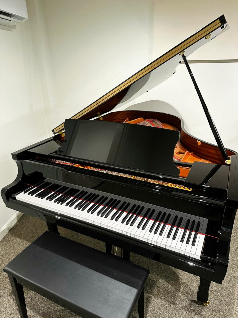 photo of the Cristofori G62L Keyboard