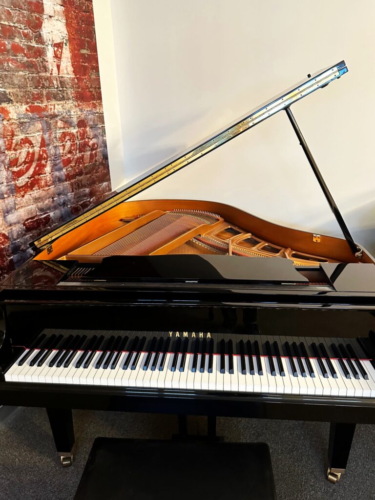 photo of the Used Yamaha GP1 Keyboard